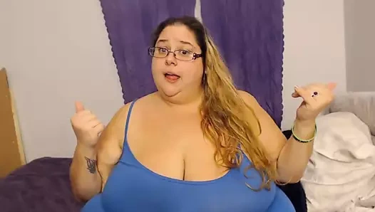 Kıvrımlı bbw ile muazzam memeler ve büyük mide