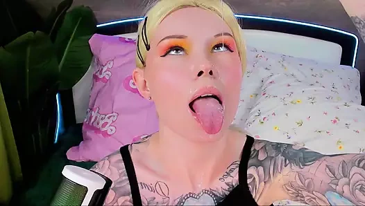 ahlaksız bir kız öğrencinin yüzünde