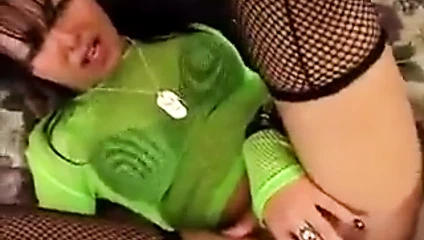 Sokak fahişesi parasını kazanıyor