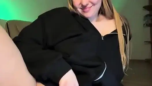 Jucielussie ile sıkı amcığı parmaklıyor