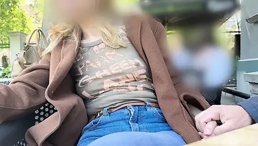 Kocamı törpülü gömlekle azdırıyor oudoor kahve yerinde büyük pirsingli meme uçlarını teşhir ediyor
