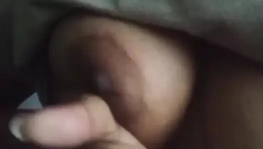 Genç Sri Lankalı kampüs kızı tek başına seks yapıyor