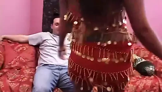 O ateşli dansözü sikeyim! üçlü anal lanet!