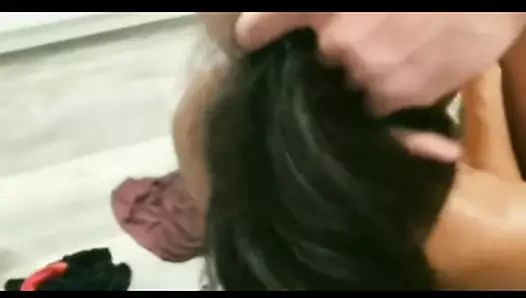 Mutfakta bir yabancıyı emmek - kısa hikaye