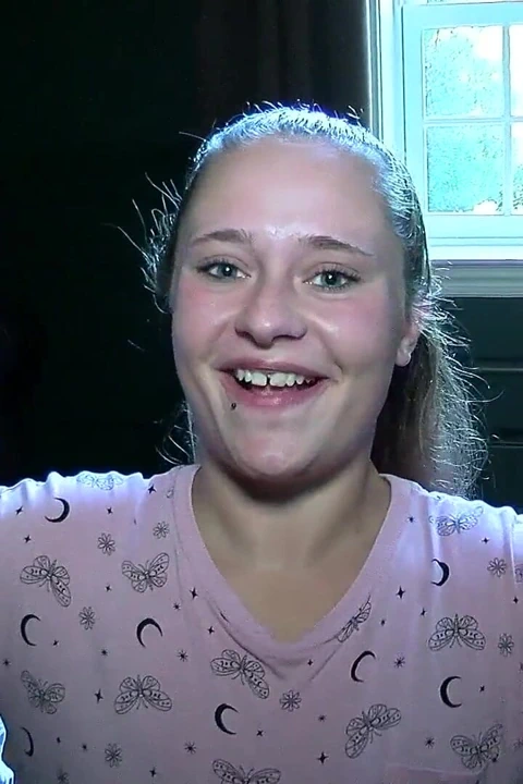 Her iki ucunda da dölleniyor