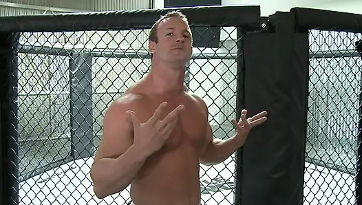 Büyük götlü sarışın kutu kazananını götü ve amcığıyla sikmeyi seviyor