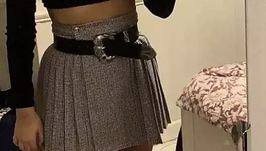 Elise, İrlanda'dan 20 yaşında ve korkak erkek kardeşi