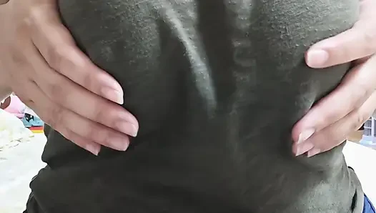 Gel ve seksi büyük göğüslerimi ve büyük 3'ümü gör