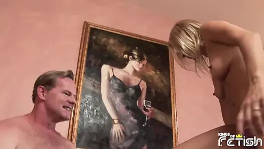 Olgun kadın ilk randevularında bir adamla sikiştikten sonra amının içine boşalıyor