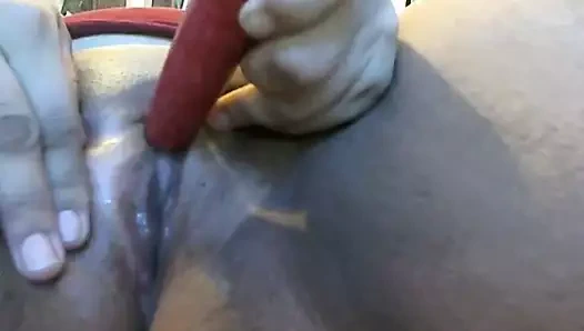 Latina kırmızı vibratör fışkırtma