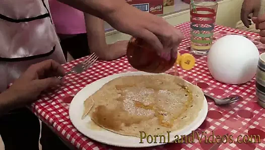 Büyük memeli sarışın kızlar grup seks yapıyor