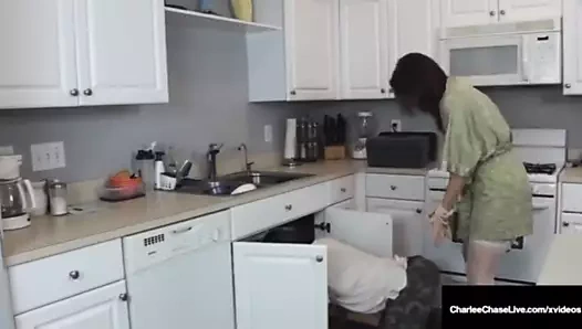 Azgın puma charlee kovalamak bir tesisatçı horoz sikikleri! - krallık