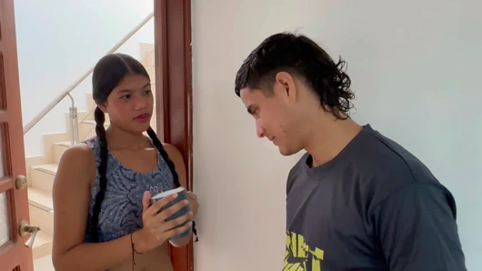 Zengin komşum benden şekerini vermemi istiyor ve karşılığında ona tatlı ve büyük zengin yarağımı veriyorum.