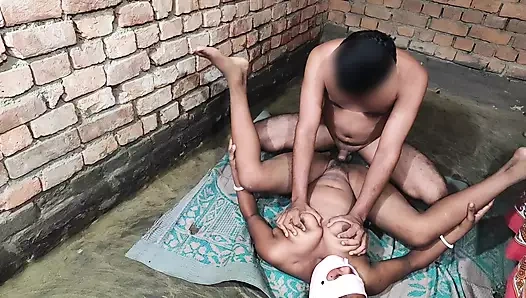 Ateşli ev hanımı üvey erkek kardeşiyle seks yapıyor