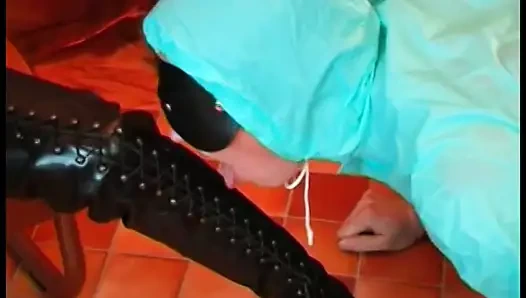 Sürtük alır horoz içinde ona kedi ve var ona maske kapalı ile boşalmak