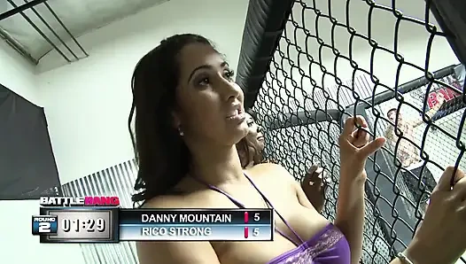 Büyük memeli büyük götlü yüzük kız büyük yarak kazananla sikişiyor