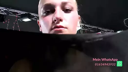 Schau zu wie ich meine Strumpfe anziehen - Dann den ANALFICK