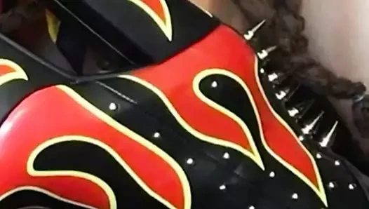 Büyük götlü beyaz kız twerk yapıyor, göt deliğini teşhir ediyor ve götünü yalatıyor ... Orta yaşlı seksi kadın, yüksek topuklu ayakkabılar, pawg, göt yeme