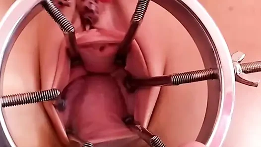 Amcık germek için yeni bir oyuncak deniyorum