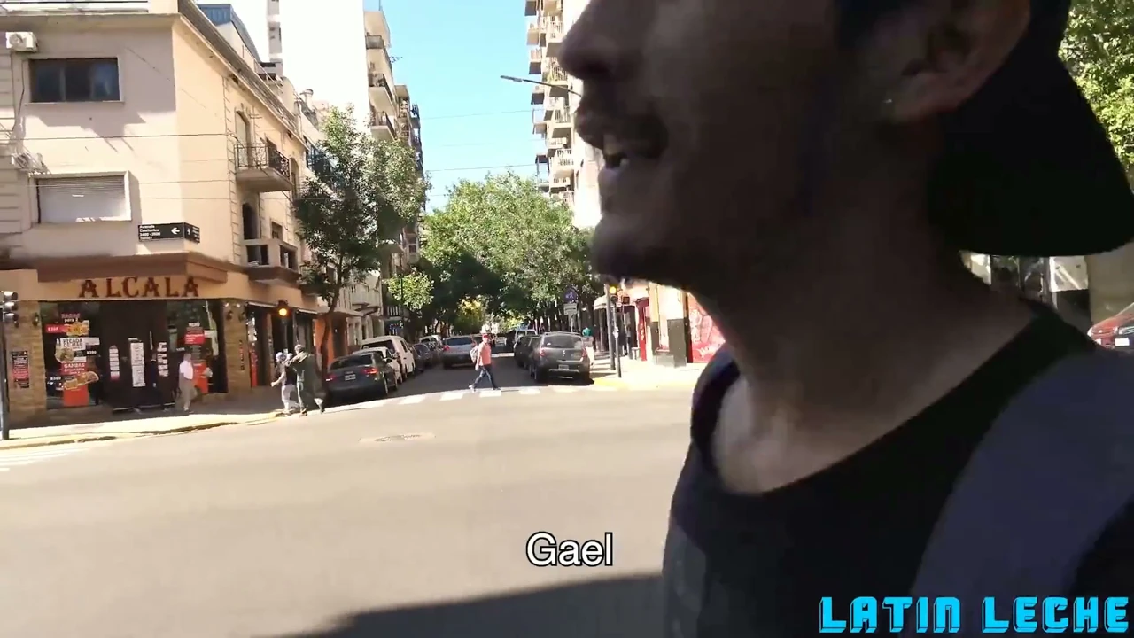 Gael, latino amateur con verga grande, mamada y corrida