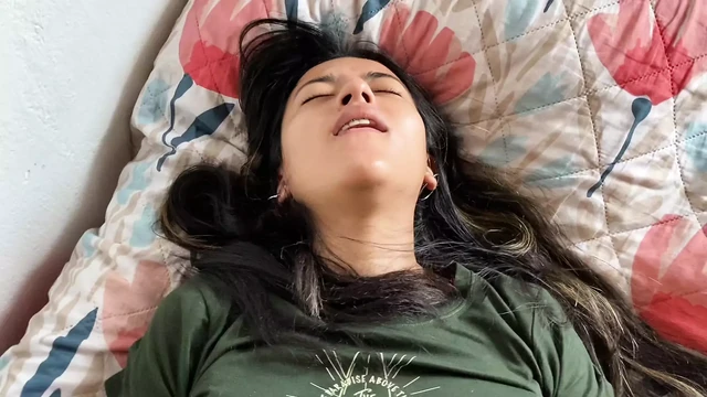 Лучший друг латинской сестры скачет как наездница (видео от первого лица)