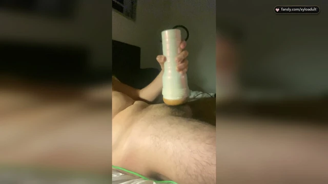 Yalnız erkek bakış açısı. Gece geç saatlerde vuruş, sonra akşam eli ve oyuncak