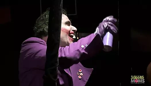 Seksi kostümler içinde busty milfs ve büyük yaraklı adamlar ile bir striptiz kulübünde olağanüstü bir seks partisi