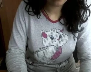 Türk genç kadın göğüsleri ve kedi yanıp söner