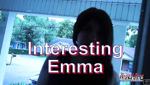 Emma миниатюрная студентка-брюнетка делает соло, соблазняет ногами и страстно подрачивает!