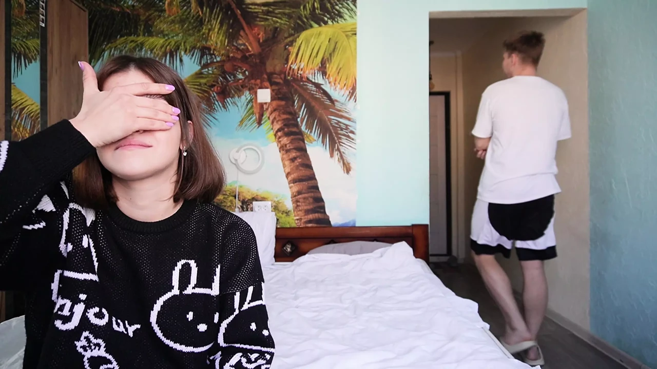 Beliebtes Online-Spiel wird zu echtem Sex zwischen Stiefbruder und Stiefschwester während des Vlogs