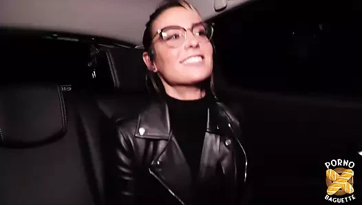 İki edepsiz kız, Pam ve Anita, büyük bir yarakla ilgileniyor