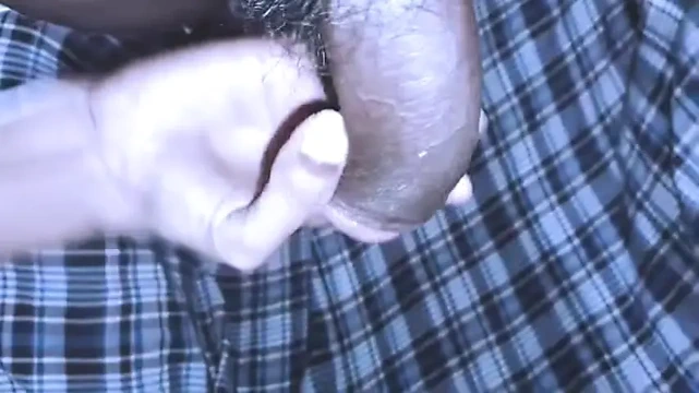 Sevimli ateşli üvey kız kardeş sakso çekiyor