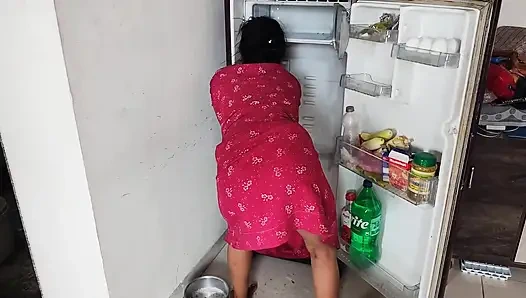 Köşeye götürüldü ve sikildi