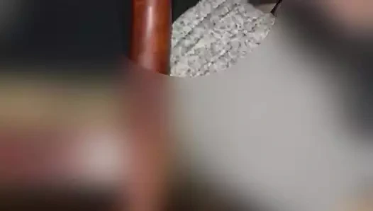 Sikimin boyutuna hayran kaldı ve dölünü emmek istiyor