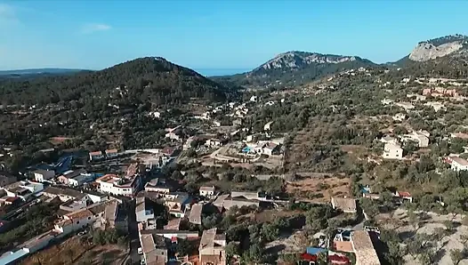 Ateşli çift ateşli sikişin tadını çıkarıyor