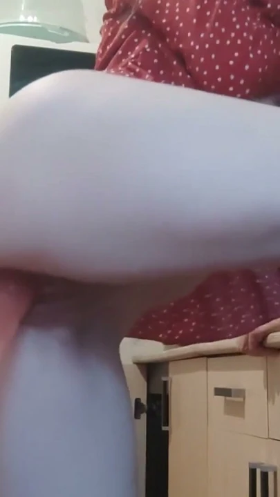 Büyük dildolu bir randevu sütlü orta yaşlı seksi kadın için sert seksle sona erdi | Klip 2