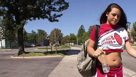 Ateşli genç amcık için güzel bir yarak