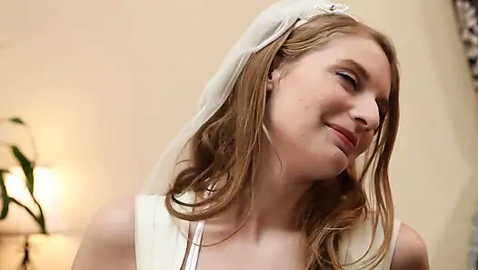 Nyrobi ve Ela: Düğün Sonrası Strap-On ve Islak Lezbiyen Orgazmları