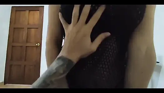 Üvey teyzem tatile geldi ve yalnızken onu yememi seviyor