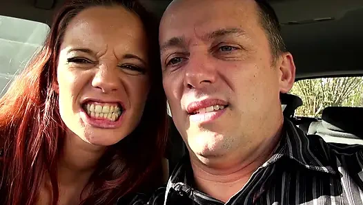 Azgın kızıl saçlı piliç doğal göğüslerine sıcak döl alıyor