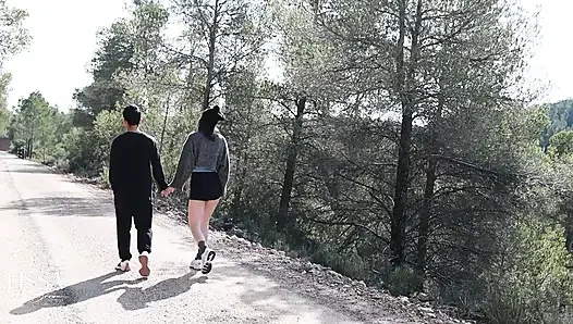 Açık havada ona ve adama işiyor + döl