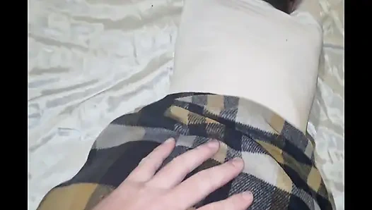 En ateşli üvey anne Julia Noir koca yaraklı oğlu için domalıyor