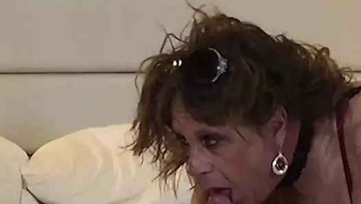 Olgun travesti gırtlağına kadar yarak - derleme 6