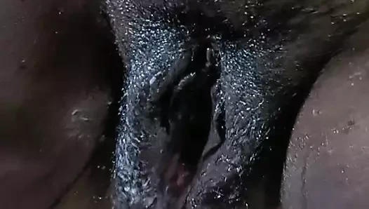 Bugün daha büyük bir salatalık sıktı ve suyu emdim