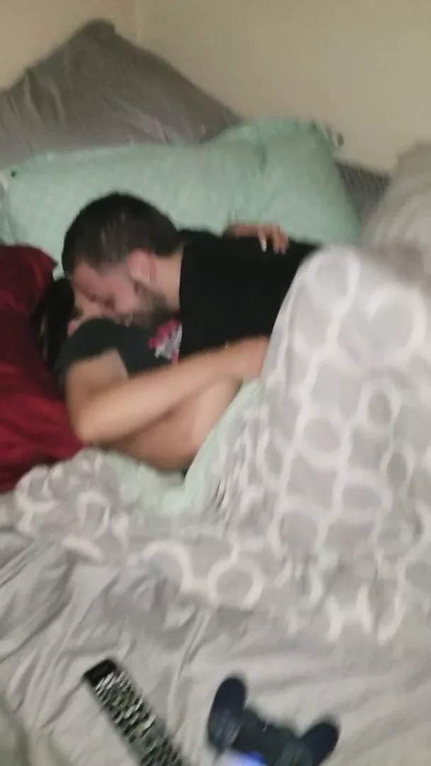 Куколд беспокоит хотвайф