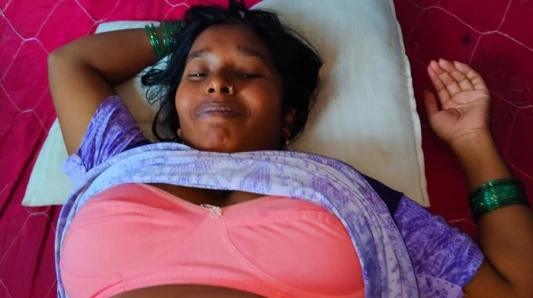 Young Devar bhabhi sex video - devar apni chhoti bhabhi ko nanga karke chod raha he bhabhi Aaj bahot happy he- Aunty sex hindi.