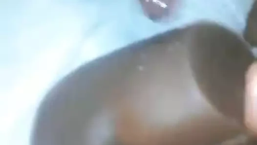 Tomurcuklar kriko üzerinde bir seks oyuncak 1