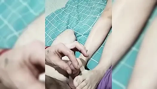 Ateşli dölle kaplı büyük bir göt. Yakışıklı bir yarak orta yaşlı seksi kadını ağzından sikiyor ve çok boşalıyor.