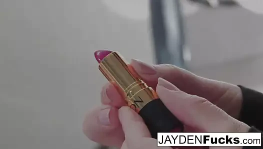 Jayden onu inanılmaz kedi ile oynamaya karar verir