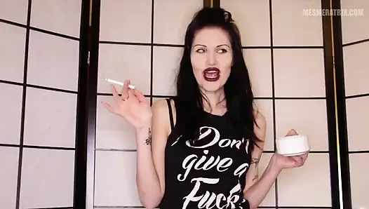 Sigara içen kız arkadaş...